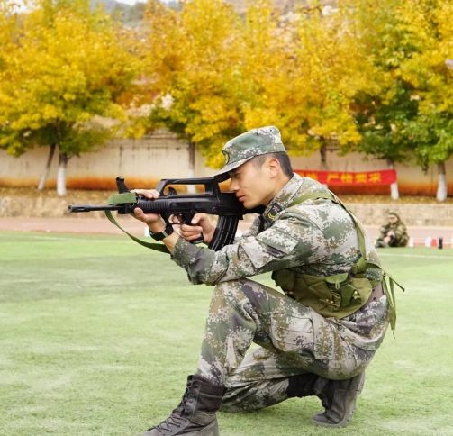 丽江kaiyun网站一大学毕业生两度应征入伍如今还上了央视……(图7)