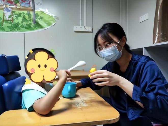 kaiyun网站徐州市儿童医院康复团队(OT)--用心治疗点亮希望医路同行(图2)