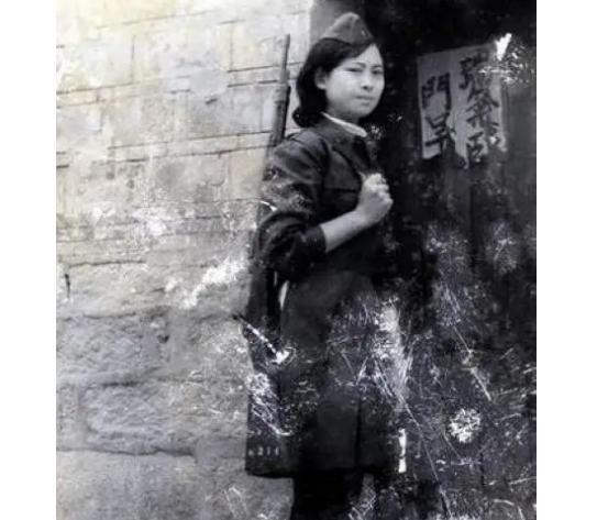 kaiyun中国官方网站1949年4月的广州一群女兵在大陆的最后一餐(图3)