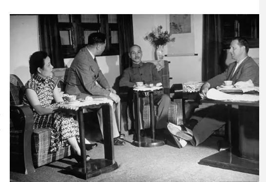kaiyun中国官方网站1949年4月的广州一群女兵在大陆的最后一餐(图5)